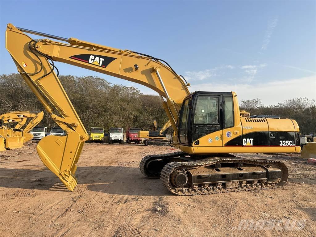 CAT 325C حفارات زحافة