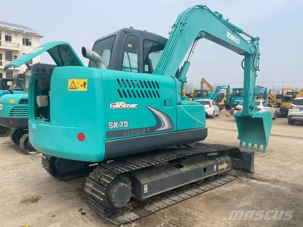 Kobelco SK 75 حفارات وسط 7 طن - 12 طن