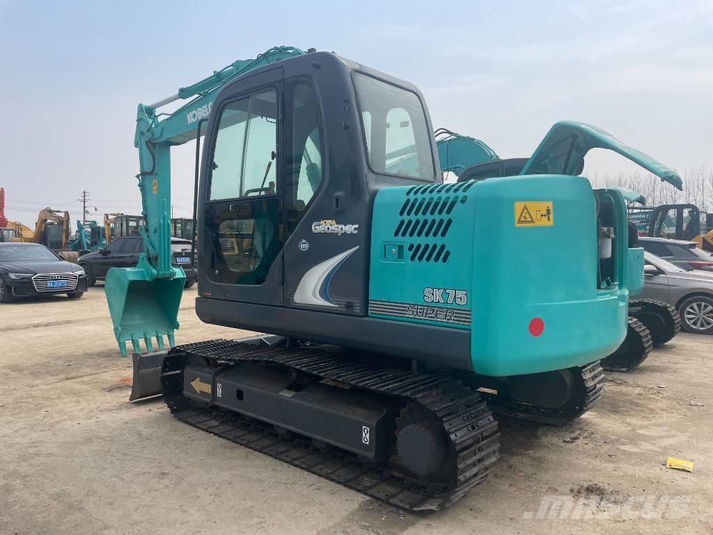 Kobelco SK 75 حفارات وسط 7 طن - 12 طن