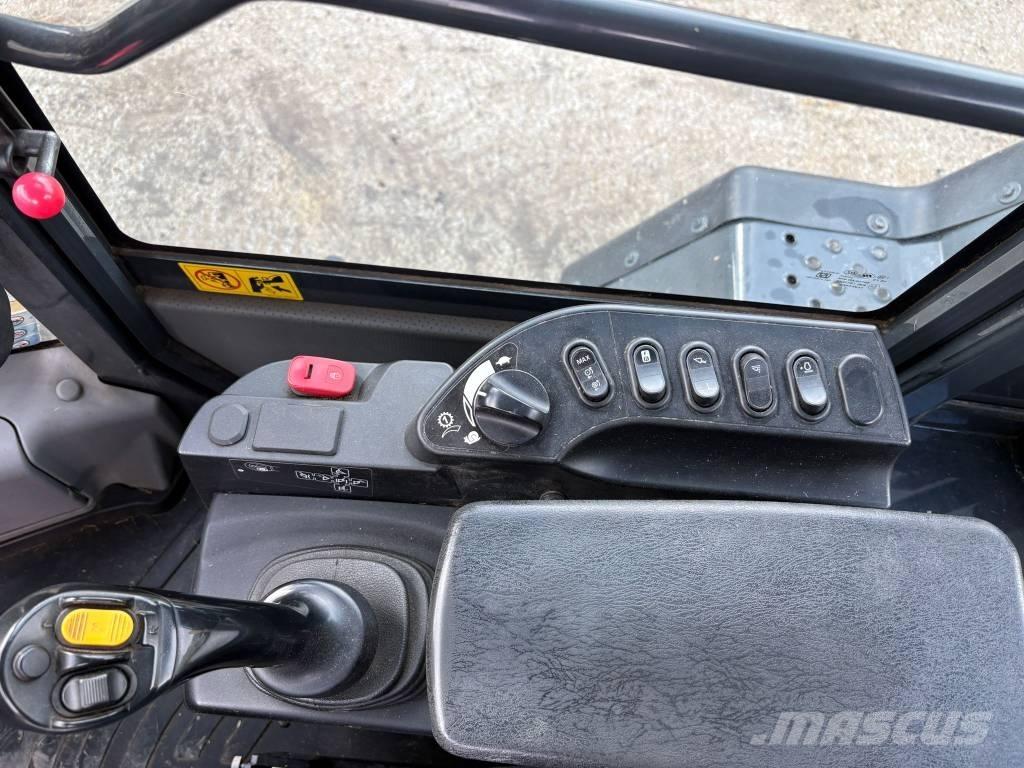 Komatsu WA320-8 لوادر بعجل