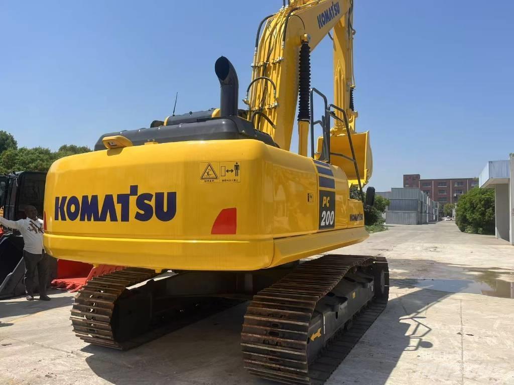 Komatsu PC 200 حفارات زحافة