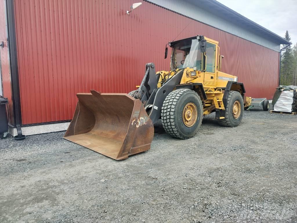 Volvo L90C لوادر بعجل