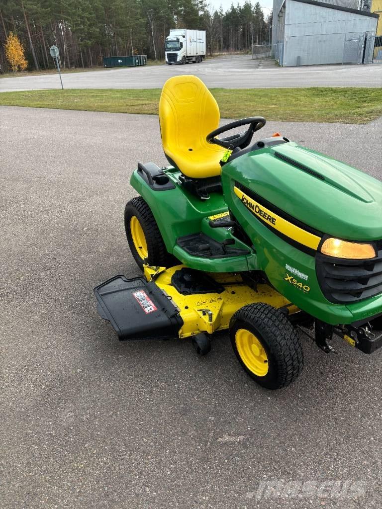 John Deere X 540 ركوب الحشائش