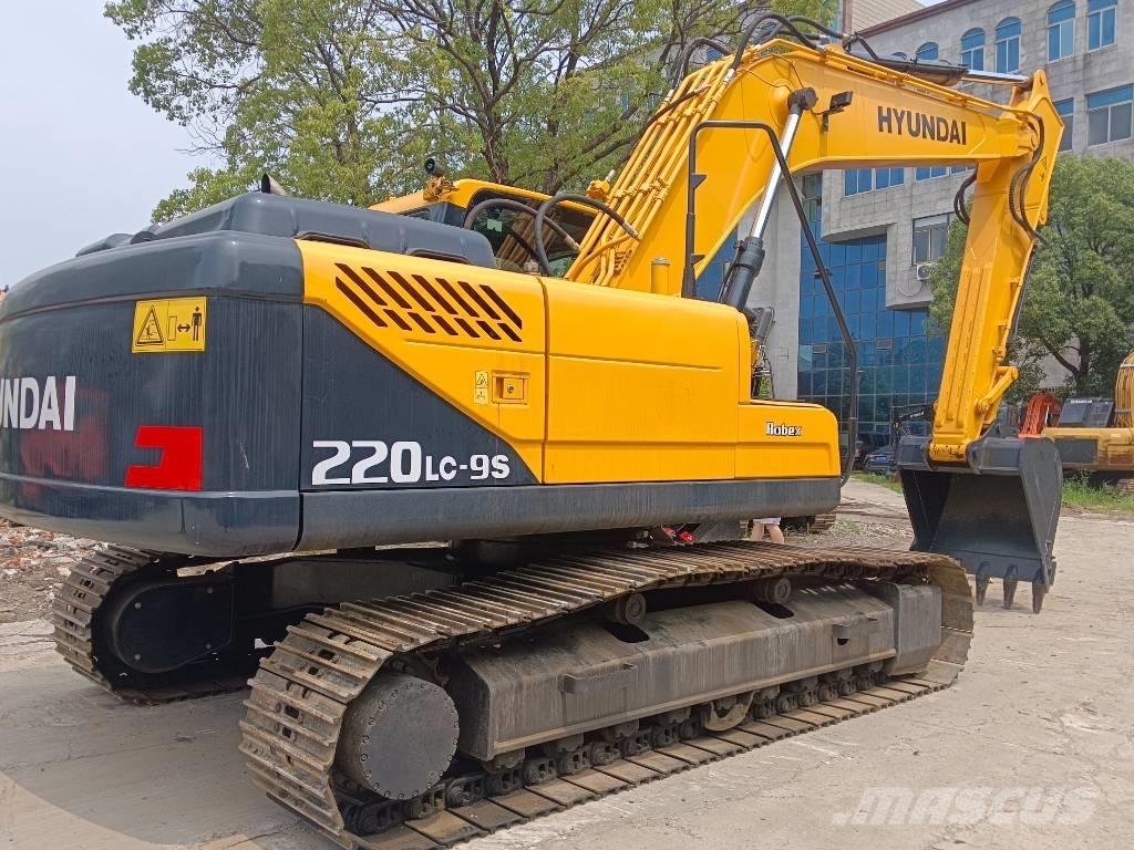 Hyundai R220LC-9S حفارات زحافة