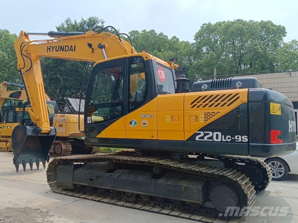 Hyundai R220LC-9S حفارات زحافة