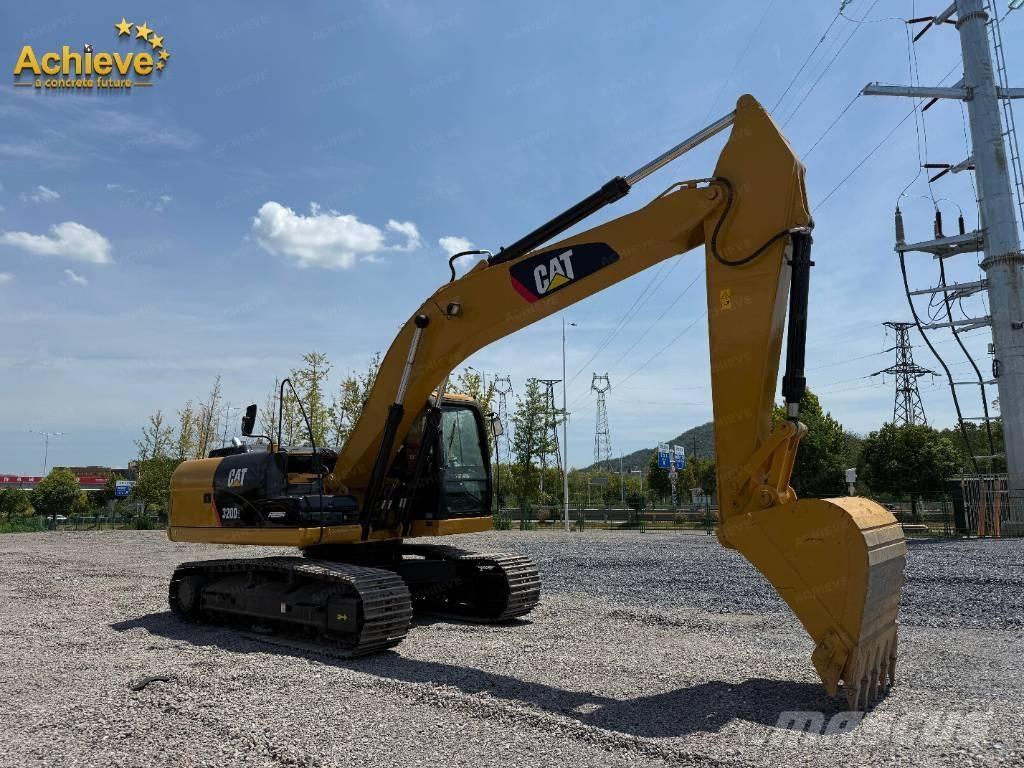 CAT 320 D2 حفارات زحافة