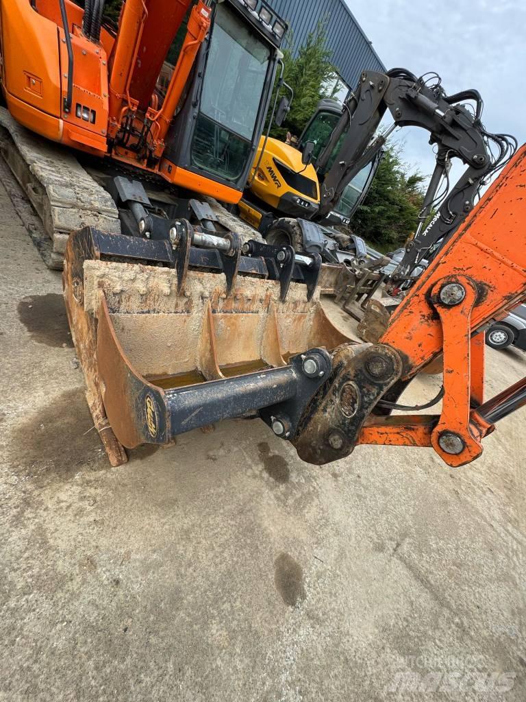 Doosan DX140 LC حفارات زحافة