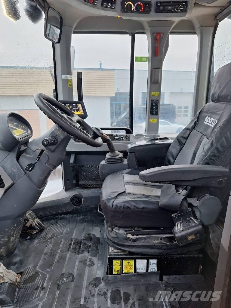 CAT 926 M لوادر بعجل