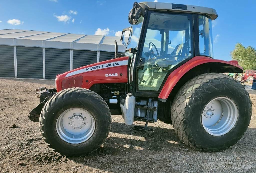 Massey Ferguson 5445 الجرارات