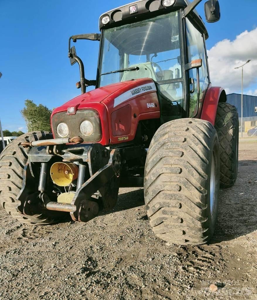 Massey Ferguson 5445 الجرارات