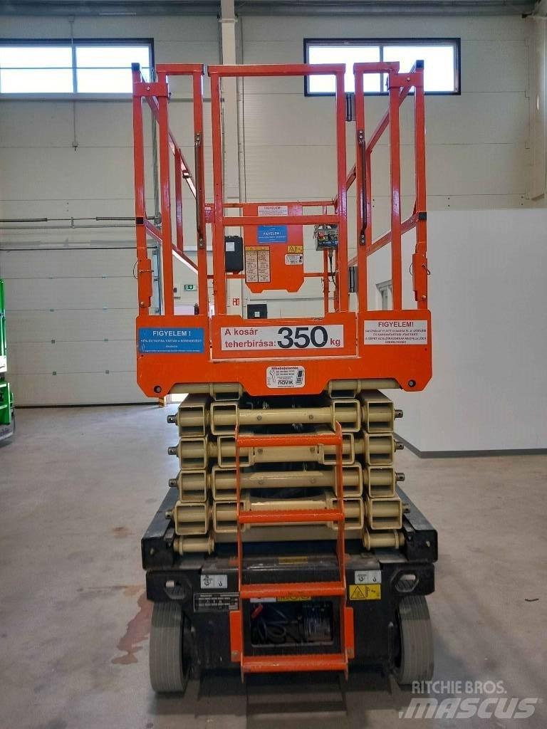 JLG 4045R رافعات مقصية الشكل