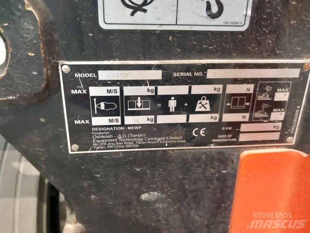 JLG 4045R رافعات مقصية الشكل