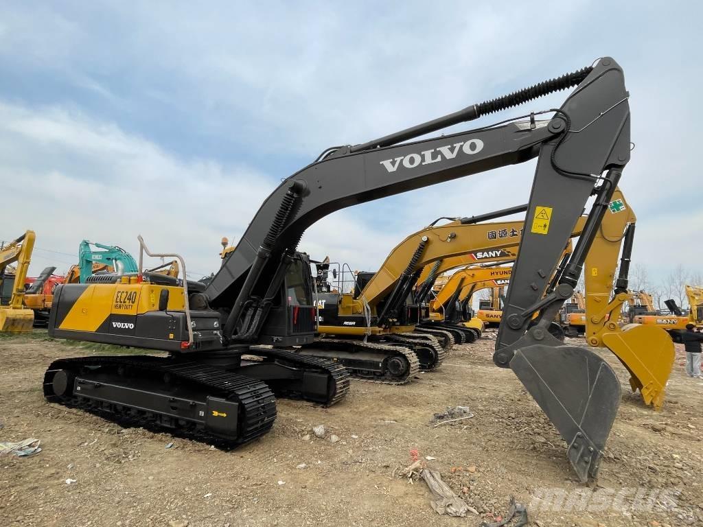 Volvo EC 240 حفارات زحافة
