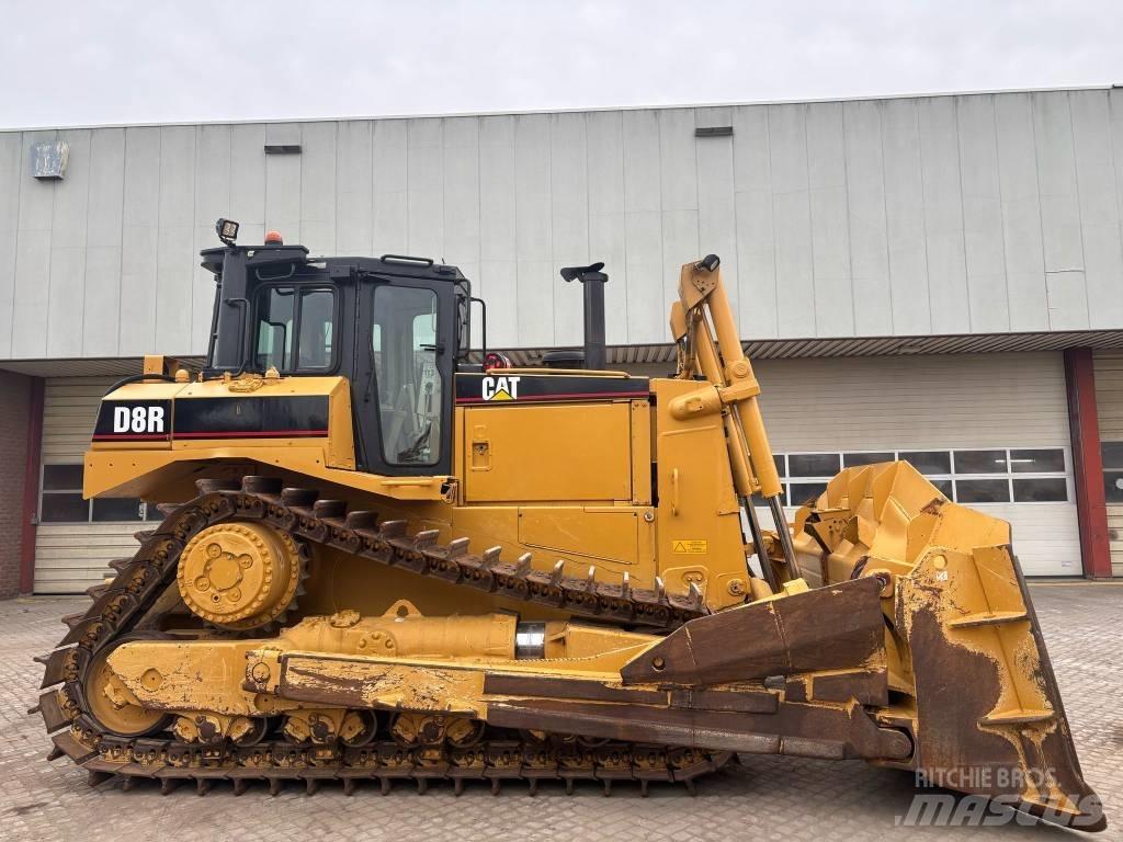 CAT D 8 R بلدوزرات مجنزرة