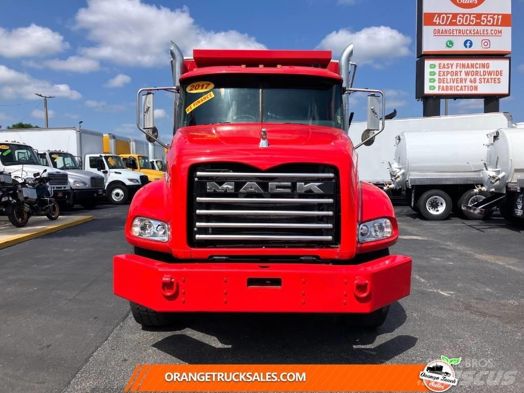 Mack Granite شاحنات قلابة