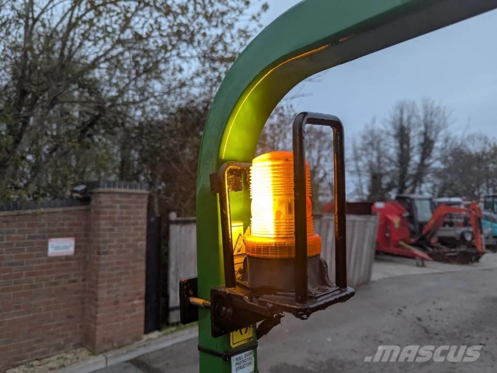 John Deere 1445 ركوب الحشائش