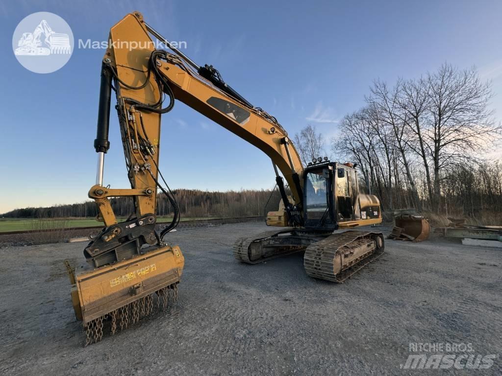 CAT 324 D L حفارات زحافة