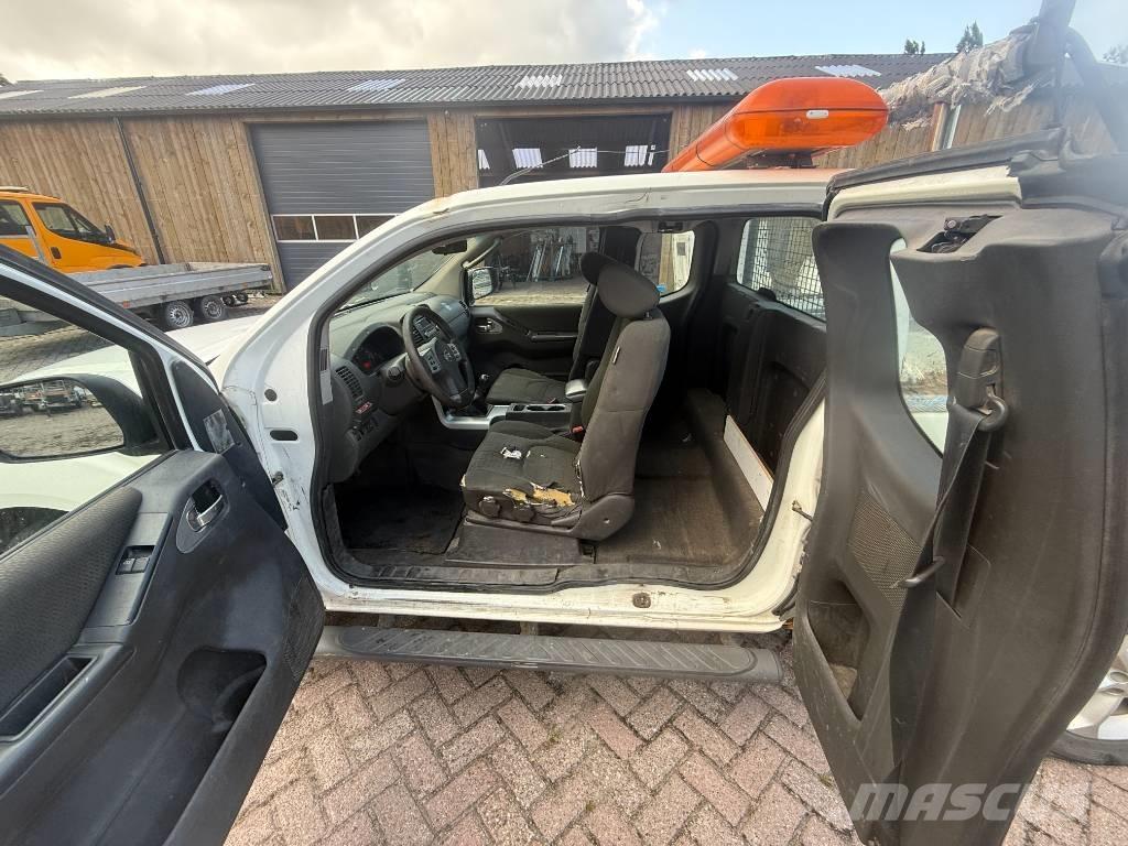 Nissan Navara شاحنات خفيفة/مفصلية الجوانب