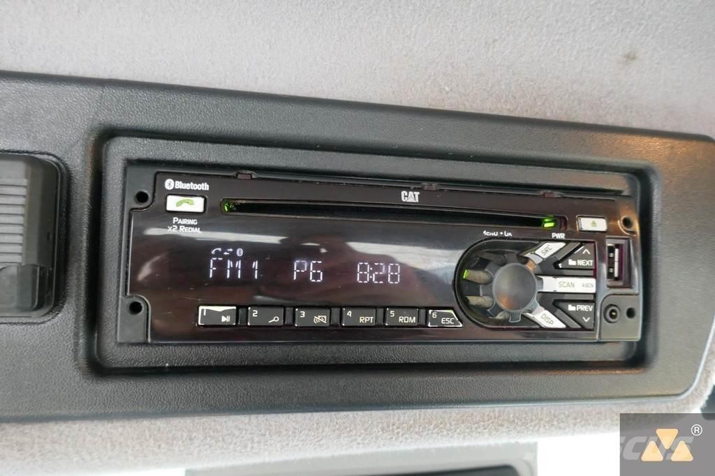 CAT 980M لوادر بعجل
