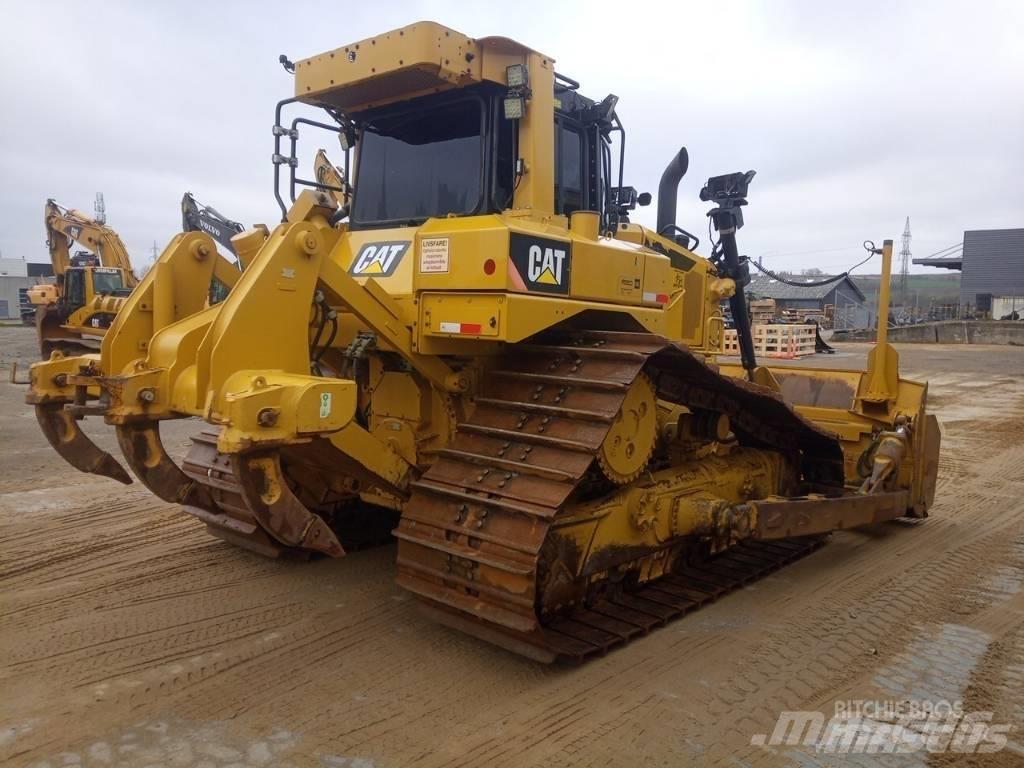 CAT D 6 T LGP بلدوزرات مجنزرة