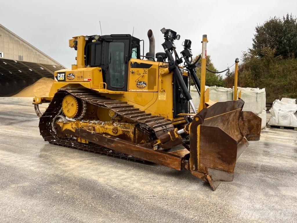 CAT D 6 T LGP بلدوزرات مجنزرة
