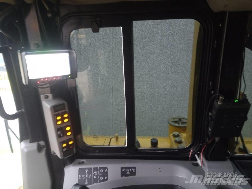 CAT D 6 T LGP بلدوزرات مجنزرة