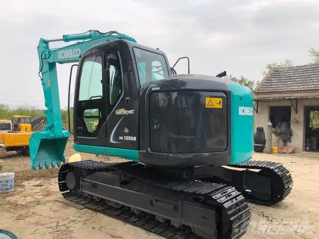 Kobelco SK 135 حفارات زحافة