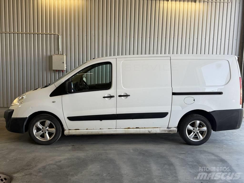 Toyota Proace شاحنة مقفلة