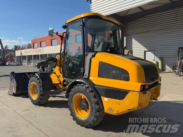 JCB 406 لوادر بعجل