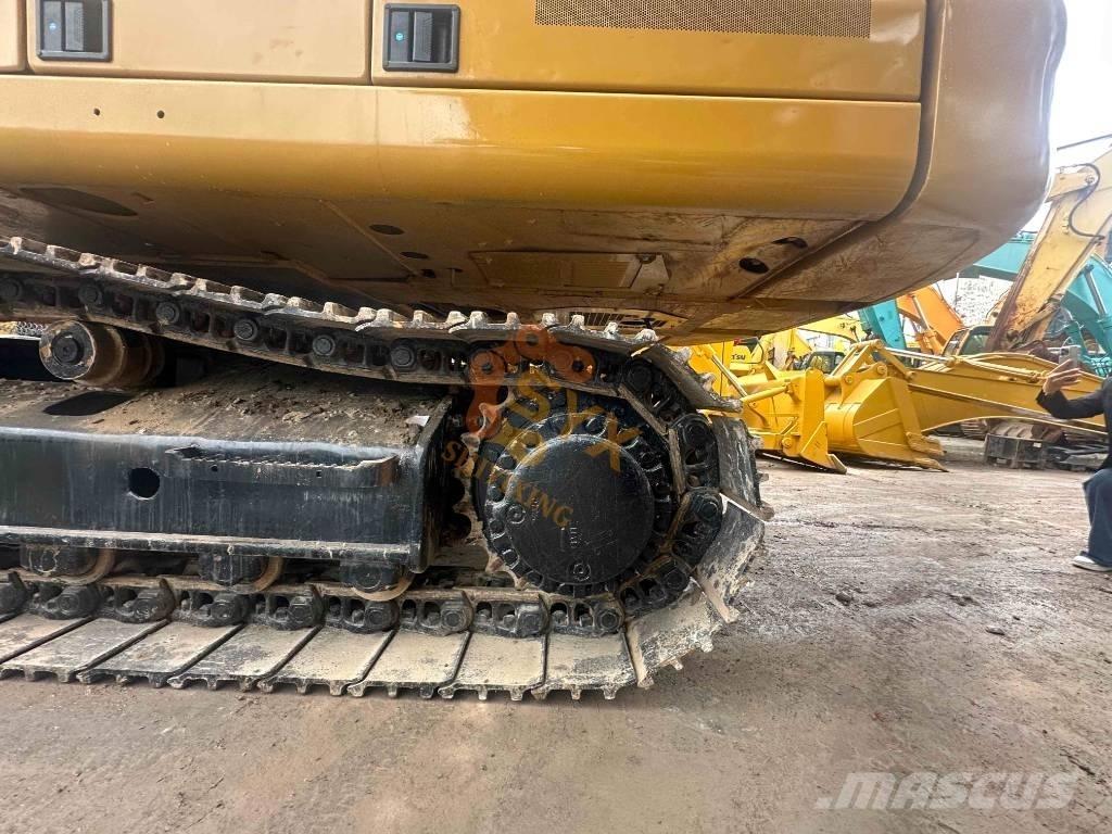 CAT 330 حفارات زحافة