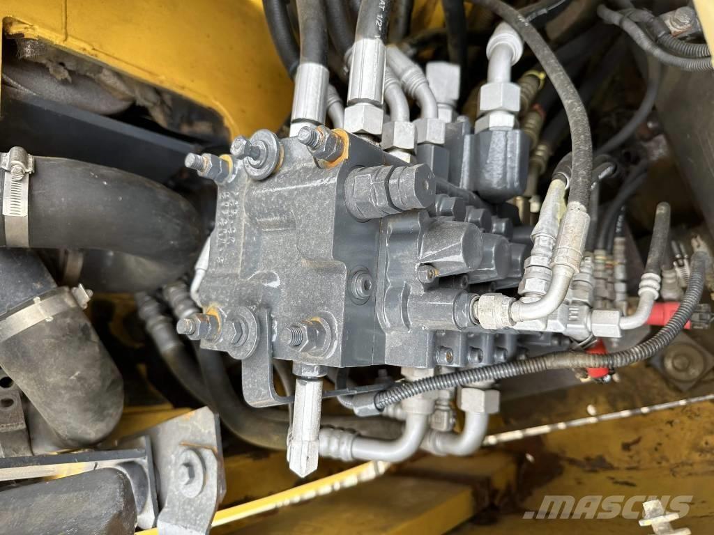 Komatsu PC78US حفارات وسط 7 طن - 12 طن