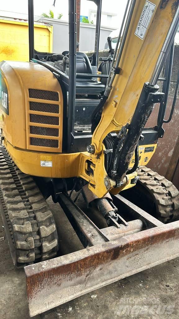 CAT 302.7 D CR حفارات صغيرة أقل من 7 طن (حفارات صغيرة)