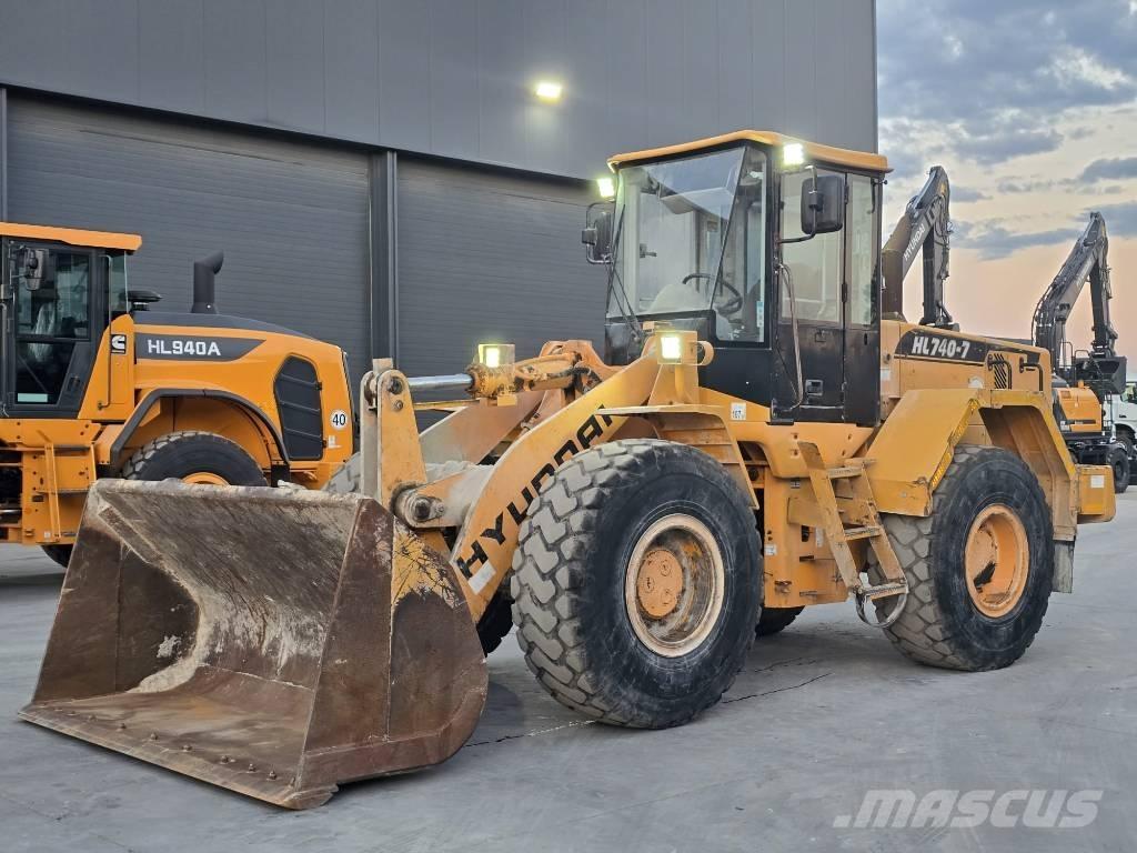 Hyundai 740-7 لوادر بعجل