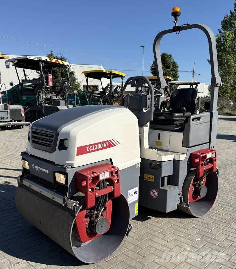 Dynapac CC 1200 VI مداحل ثنائية الاسطوانة
