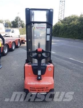 Toyota BT SWE 120 L شاحنات مناولة ذات منصة نقالة يدوية