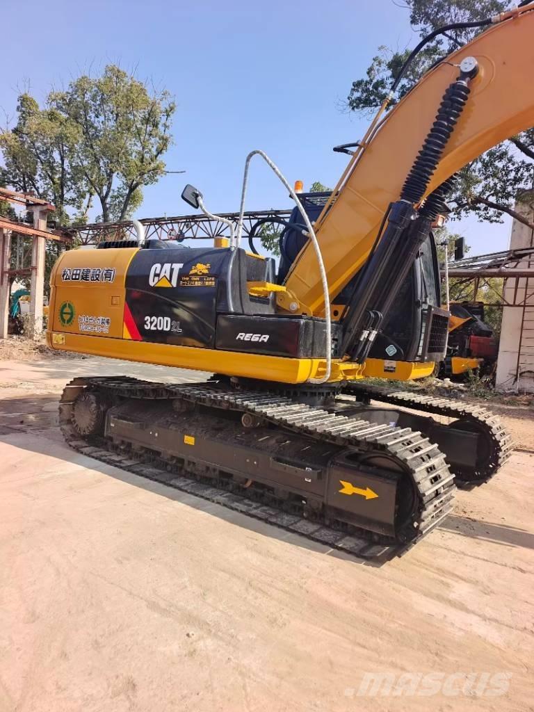 CAT 320 D2L حفارات زحافة