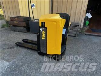 Yale mp 20 T رافعة منخفضة المستوى ذات منصة