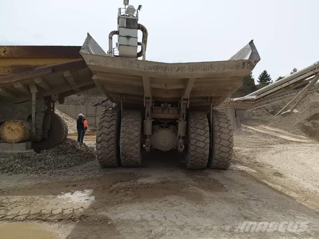 Komatsu HD 605-5 شاحنات المخلفات الصلبة