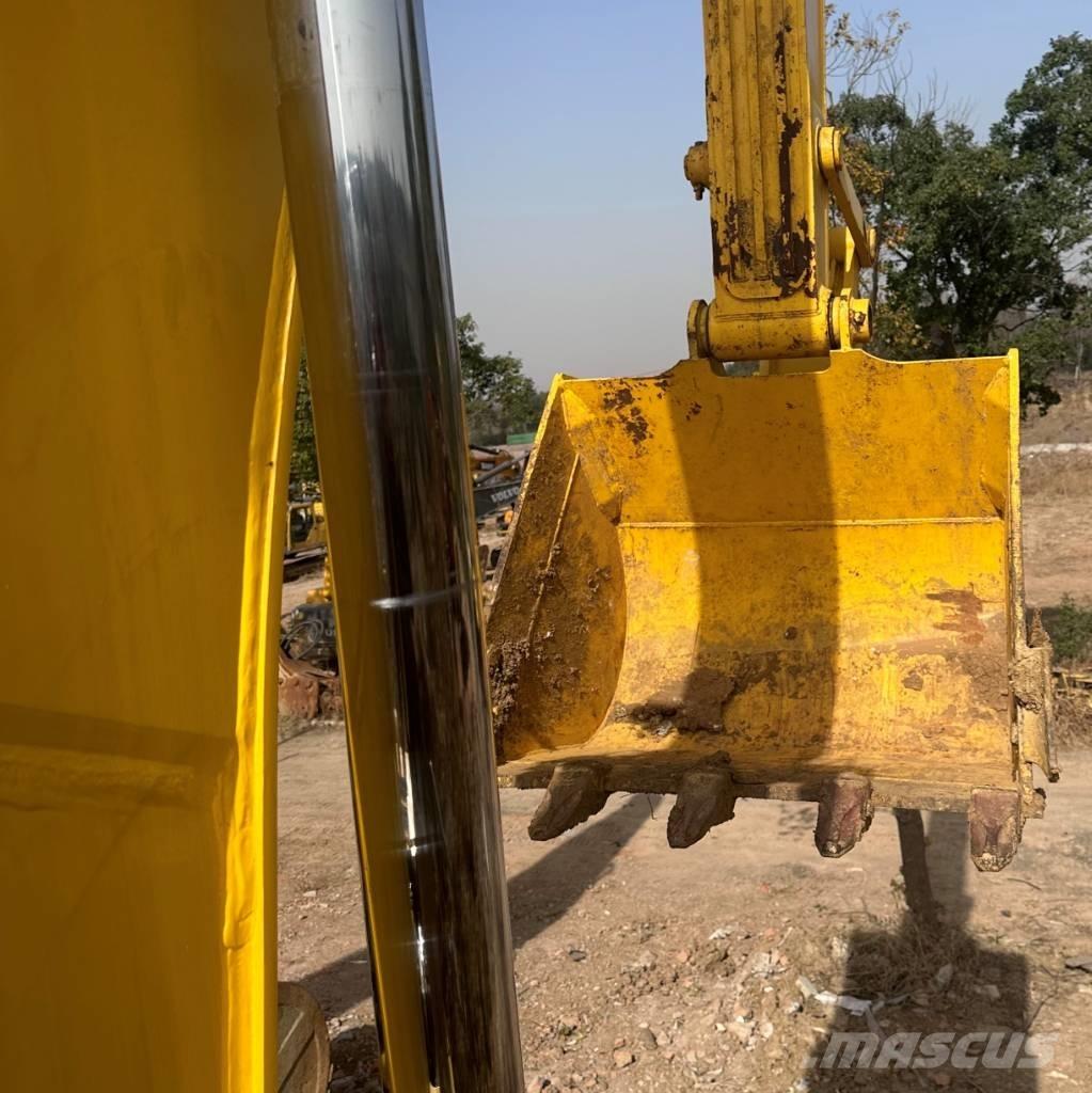 Komatsu 240LC-8 حفارات زحافة
