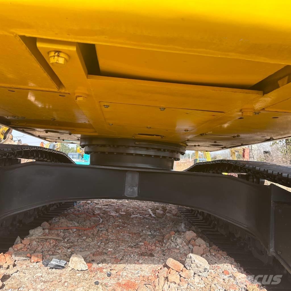 Komatsu 240LC-8 حفارات زحافة