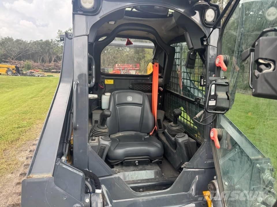 John Deere 317 لوادر انزلاقية التوجيه