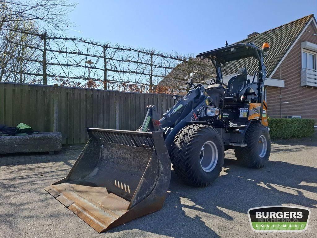 GiANT G2500 لوادر صغيرة