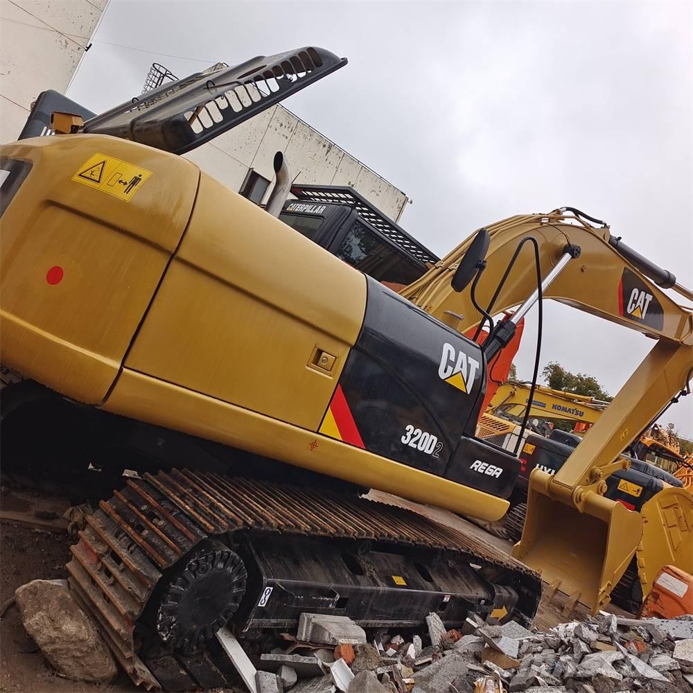 CAT 320 D حفارات زحافة