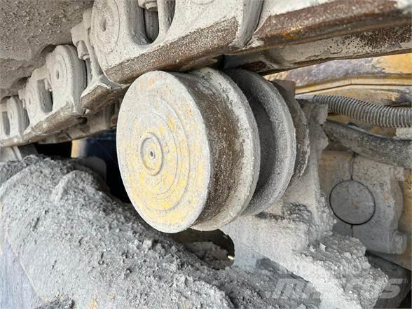 CAT D6T XW بلدوزرات مجنزرة