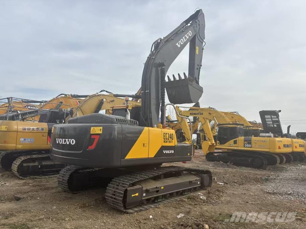 Volvo EC 240 حفارات زحافة