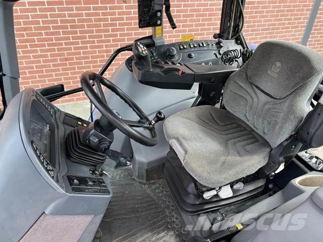 New Holland TVT190 الجرارات