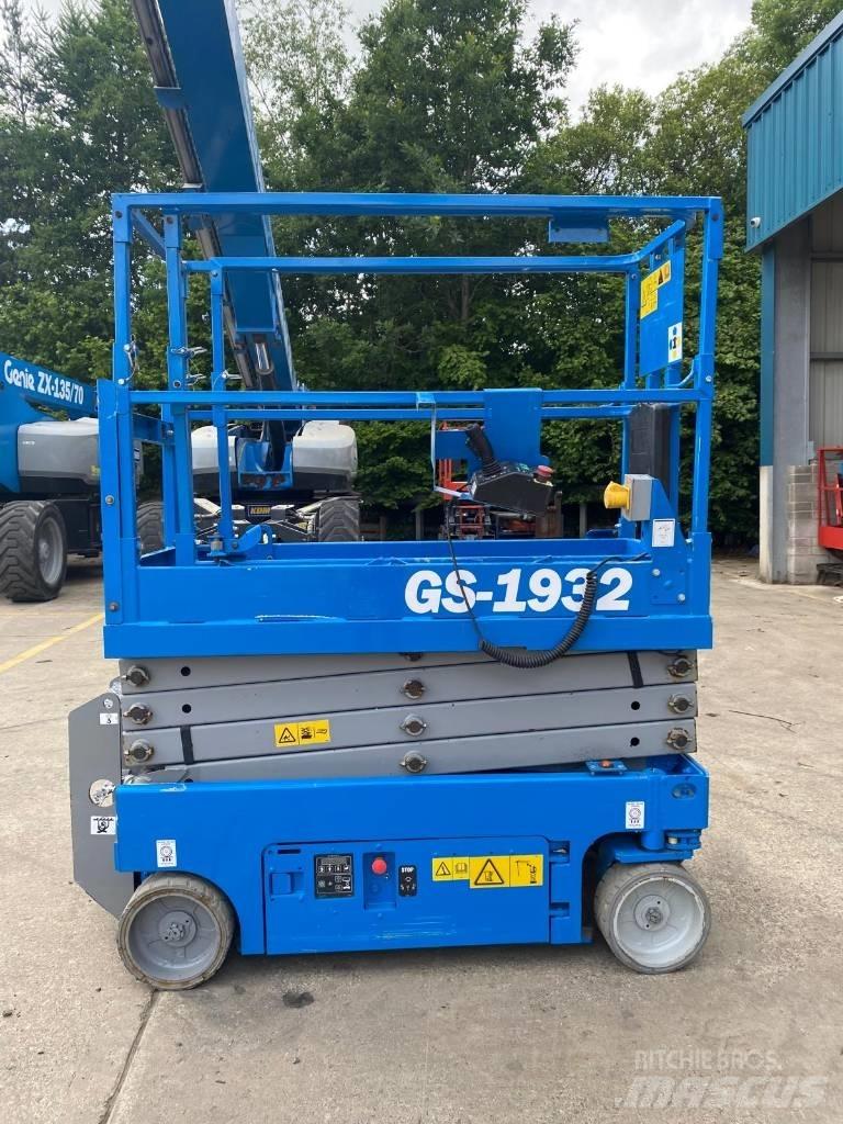 Genie GS 1932 رافعات مقصية الشكل