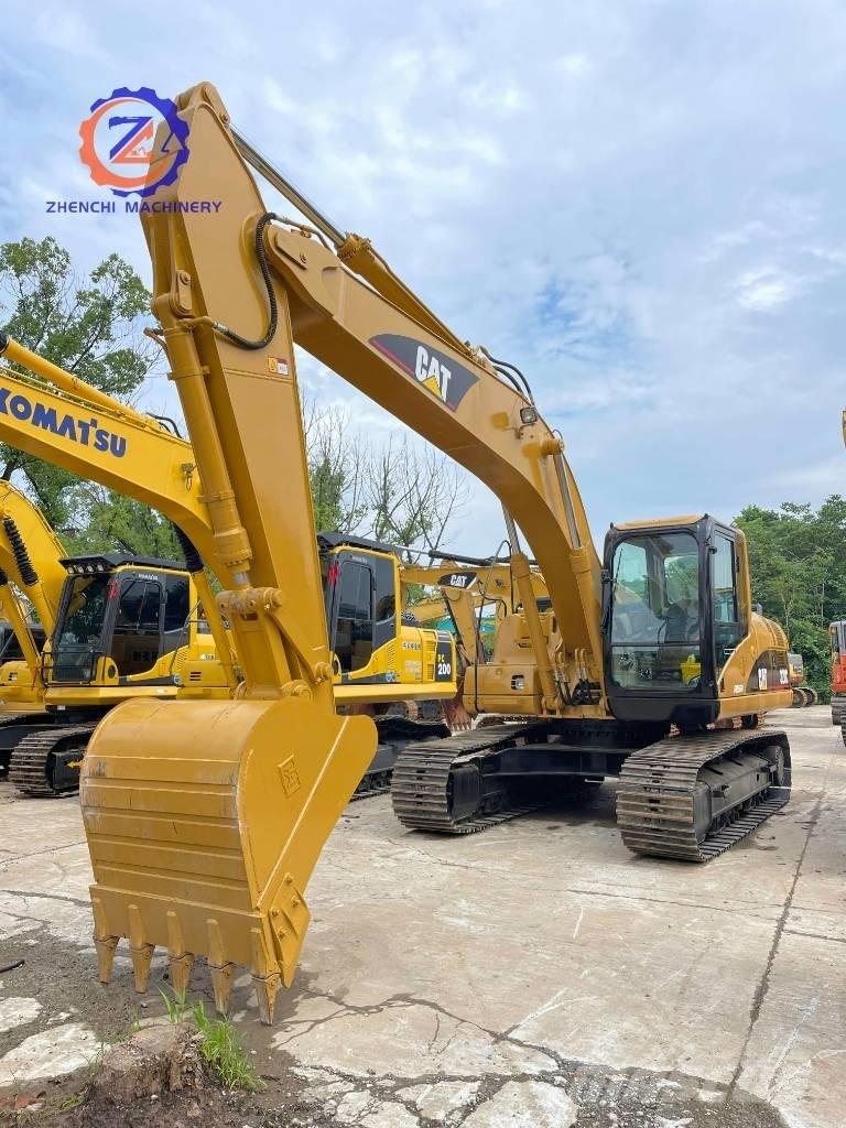 CAT 320 C حفارات زحافة