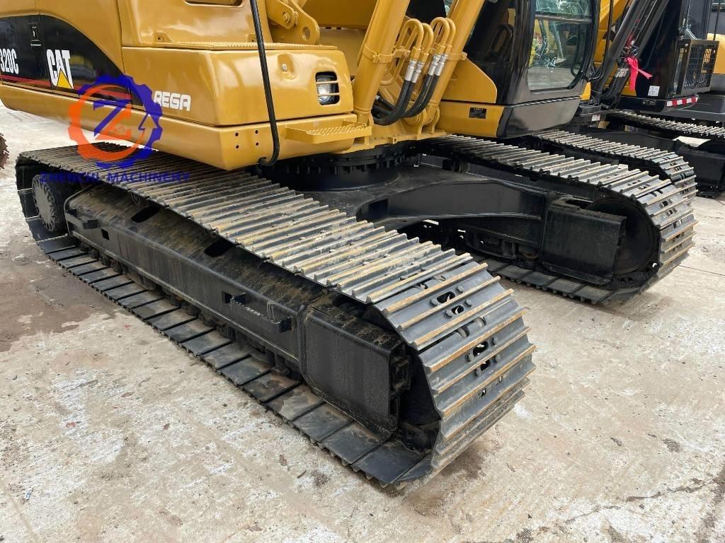 CAT 320 C حفارات زحافة
