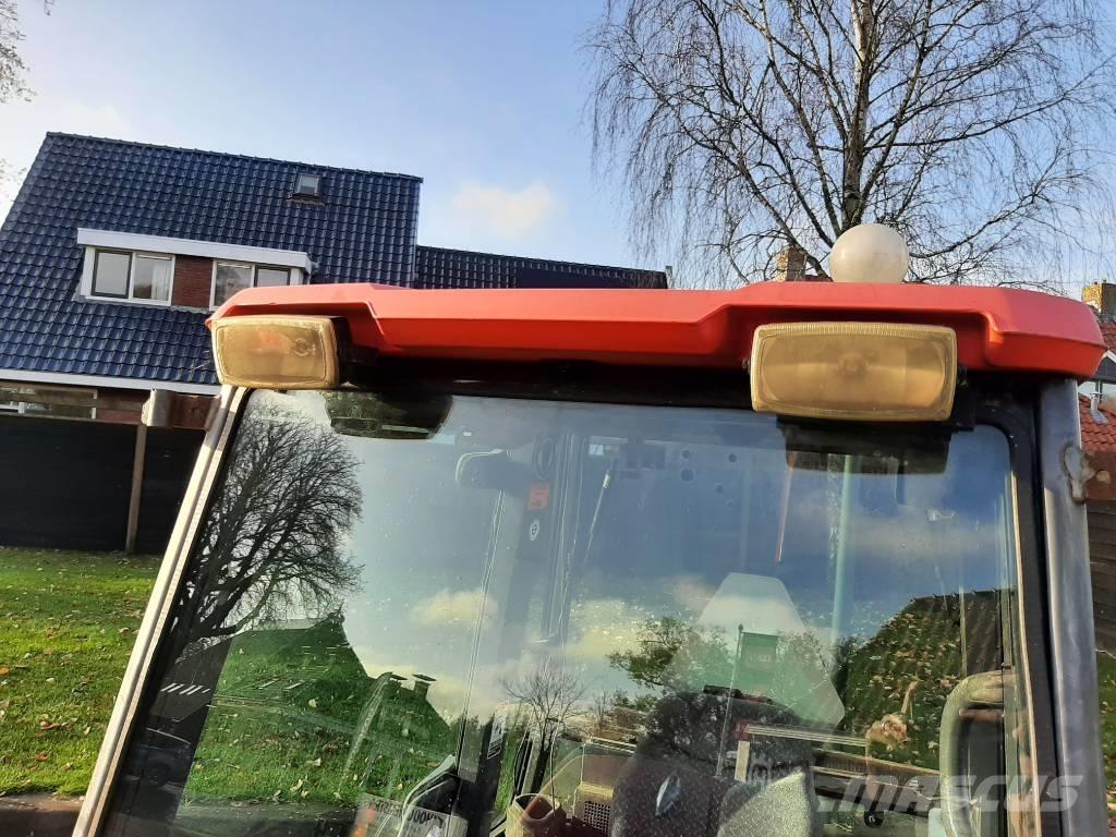 Kubota B 2530 جرارات مدمجة